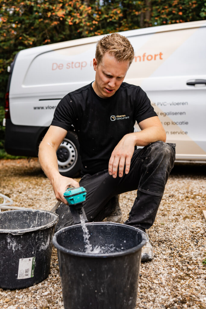 Vloer egalisatie van anhydriet vloer voor optimale vlakheid.
